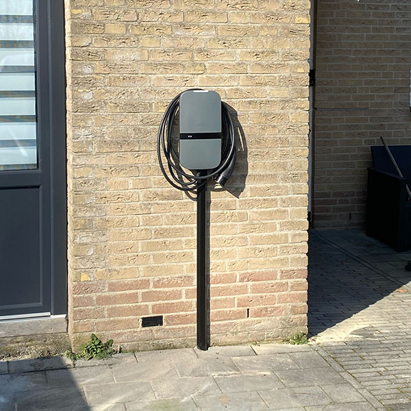 Peblar laadpaal installatie door Klimaat Kampioen